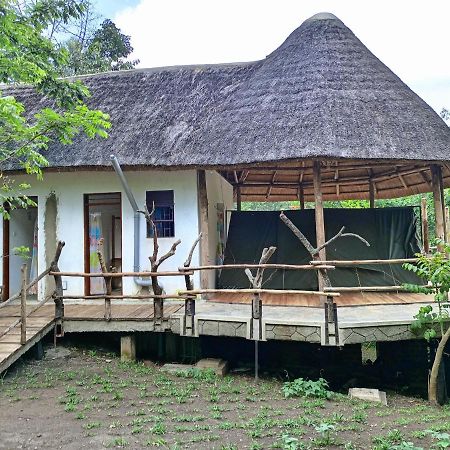 Chimpanzee Capital Safari Lodge Bigodi 외부 사진