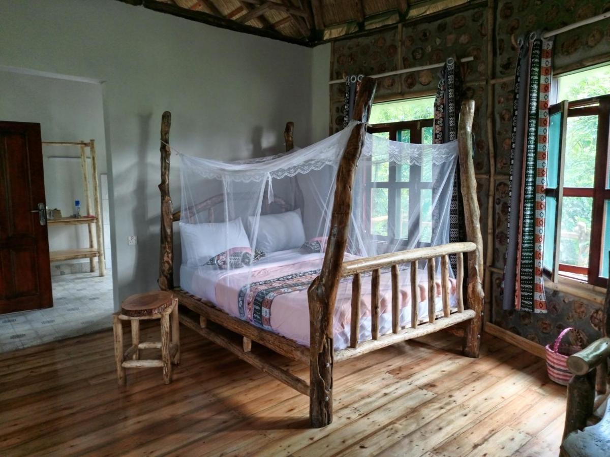 Chimpanzee Capital Safari Lodge Bigodi 외부 사진