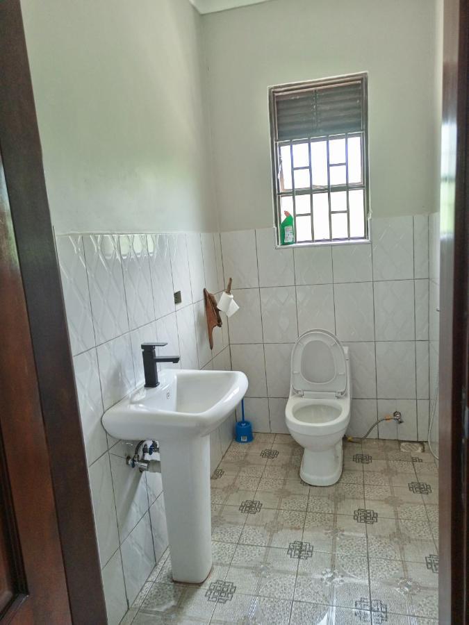 Chimpanzee Capital Safari Lodge Bigodi 외부 사진