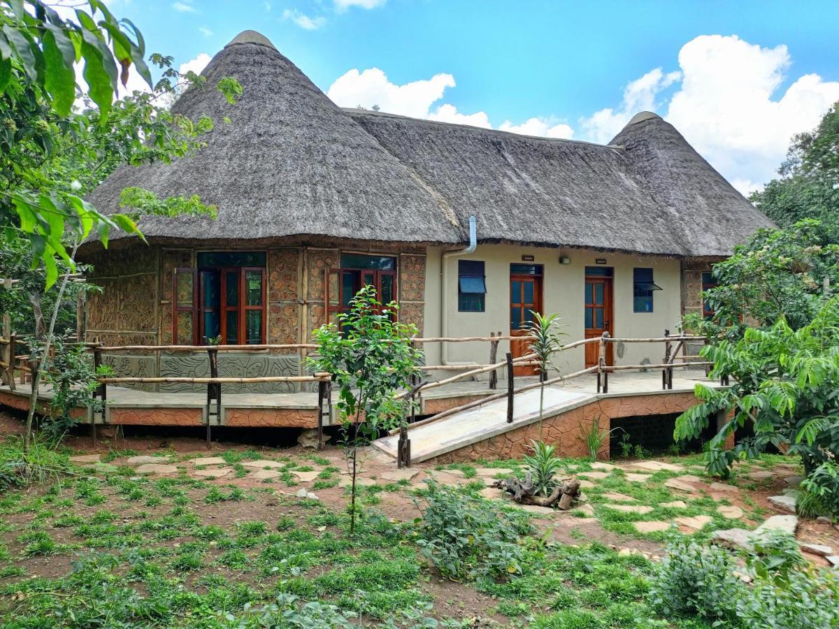Chimpanzee Capital Safari Lodge Bigodi 외부 사진
